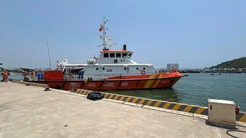 VV88vip cá cược trực tuyến điều động tàu SAR 273 đi cứu nạn ngư dân trên khu vực vùng biển Khánh Hòa